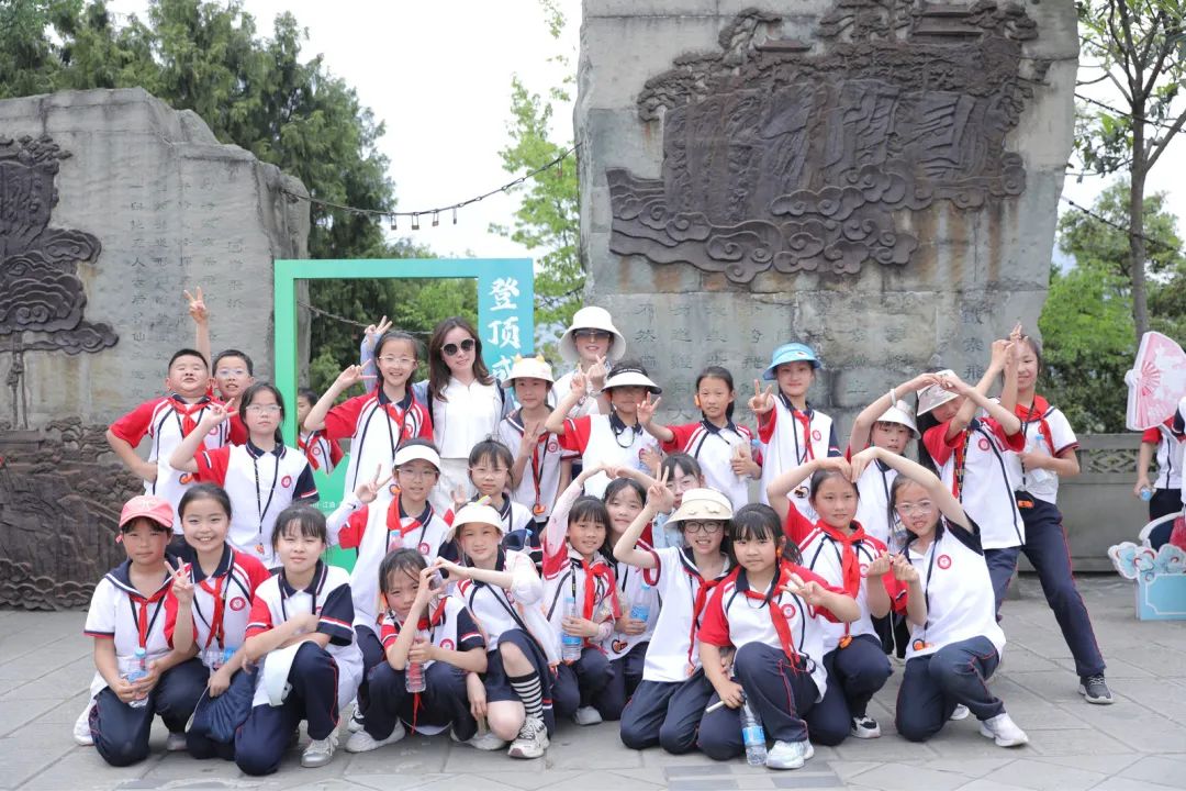 將進(jìn)酒旅行社研學(xué)活動(dòng) | 探秘竇圌山，感悟古建智慧！2025年中原愛(ài)心學(xué)校竇圌山研學(xué)活動(dòng)。