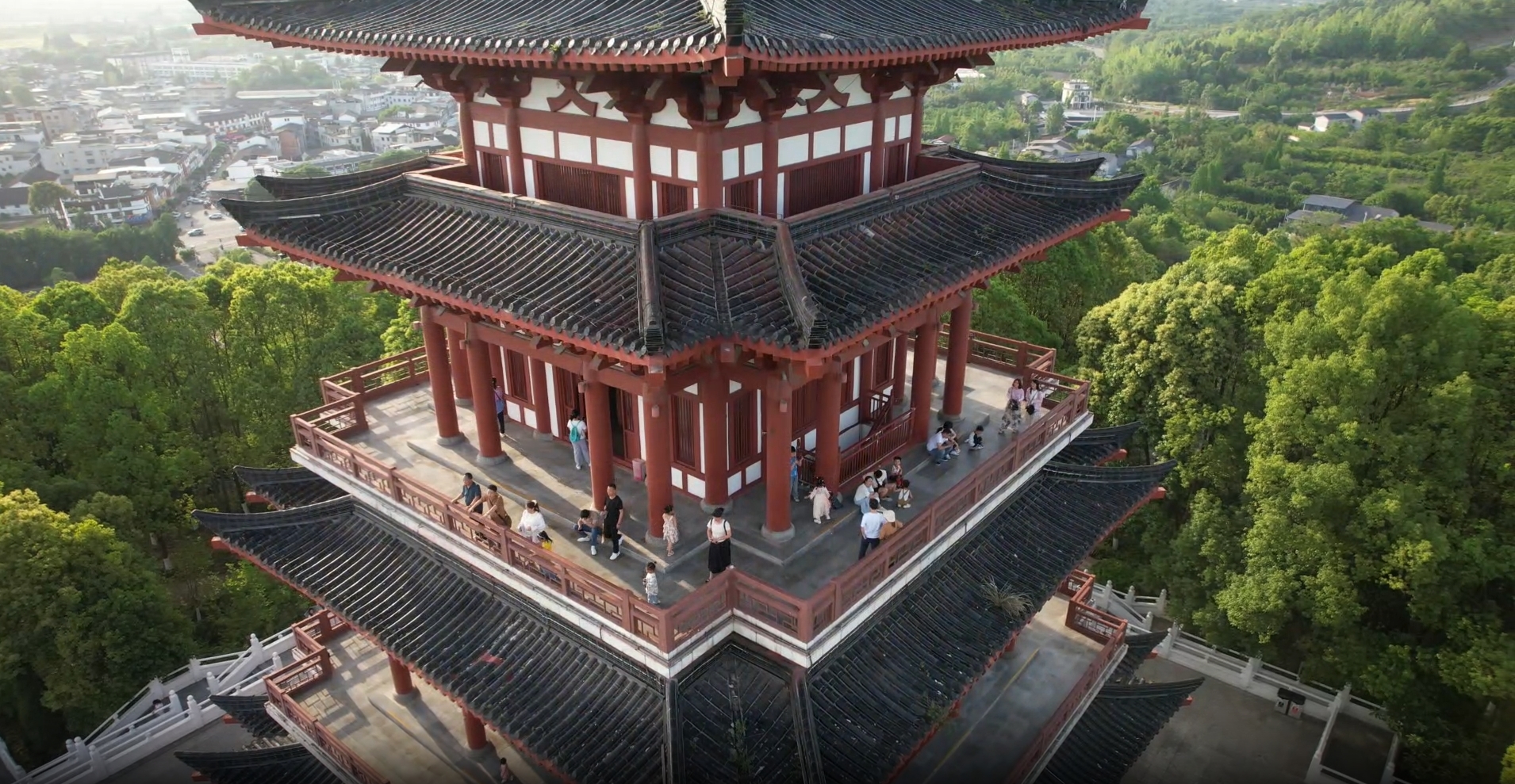 【視頻】李白文化游“燃”爆暑期 江油成游客“詩”情畫意的打卡地